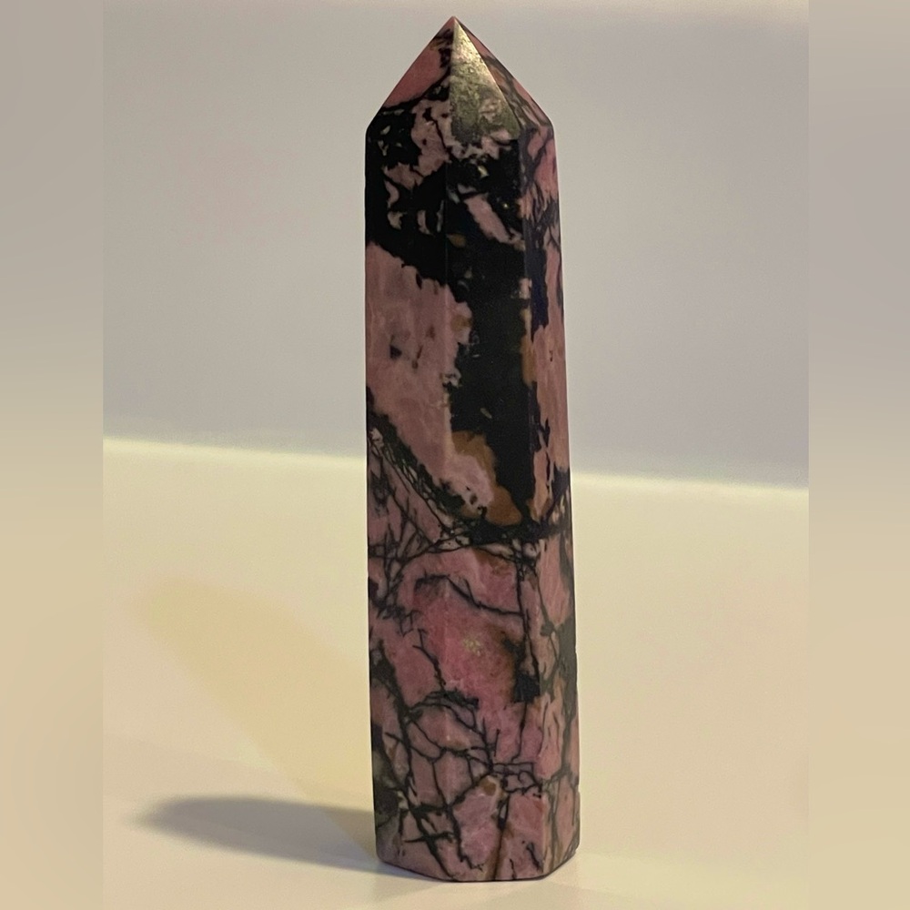 Gorgeous Black Vein Rhodonite 💗